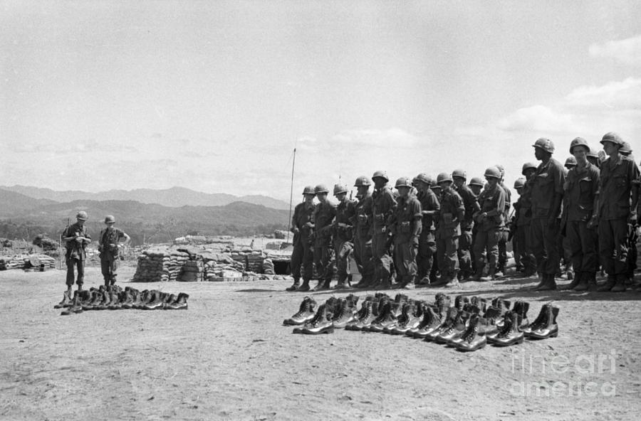 American Soldiers Honoring Fallen Photograph by Bettmann