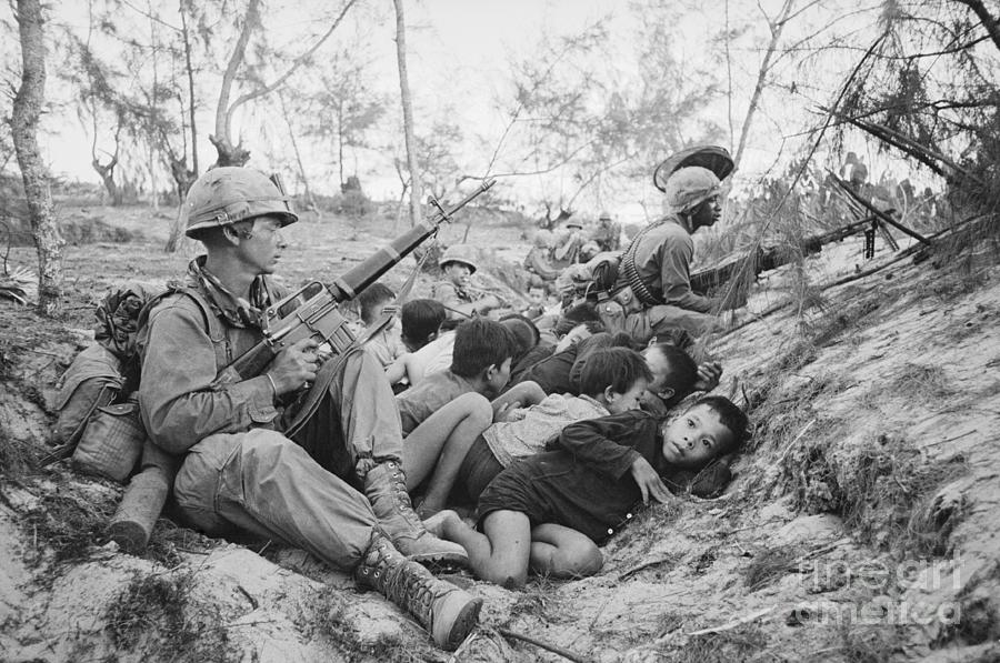 American Soldiers Protecting Vietnamese Photograph by Bettmann
