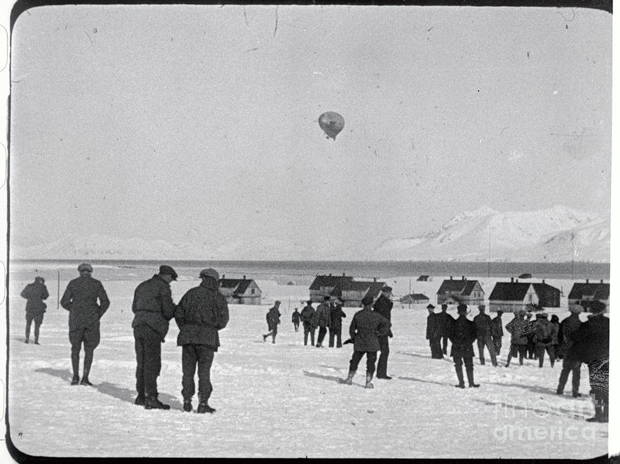 Amundsens Expedition To North Pole Photograph by Bettmann