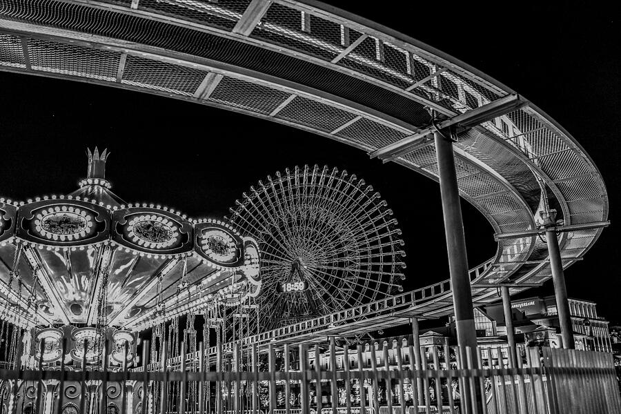 Black And White Photograph - Amusement Park by Atsushi Inamura
