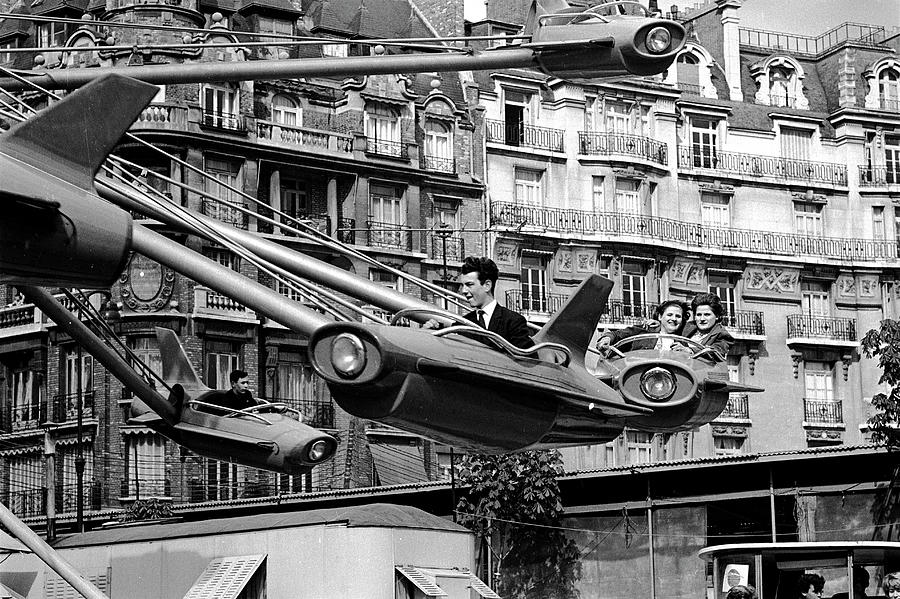 Black And White Photograph - Amusement Park Ride In Paris by Alfred Eisenstaedt