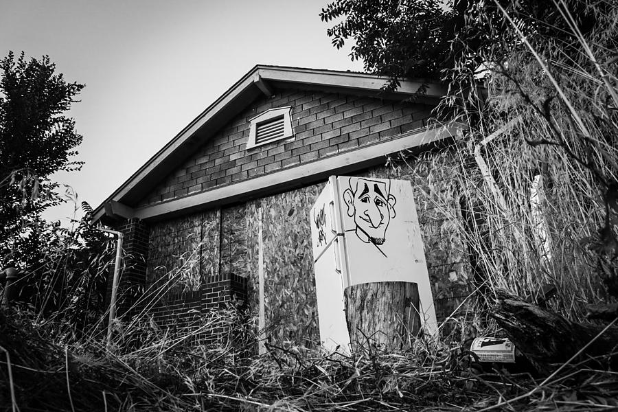 An Abandoned Home with a Personality  Photograph by Kevin Schwalbe