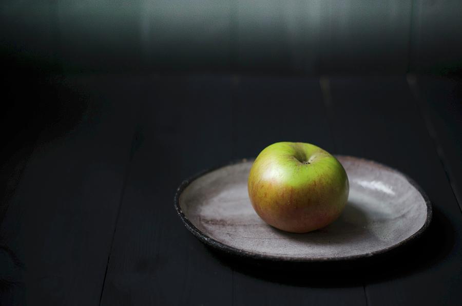 An Apple On A Plate Photograph by Nick Sida