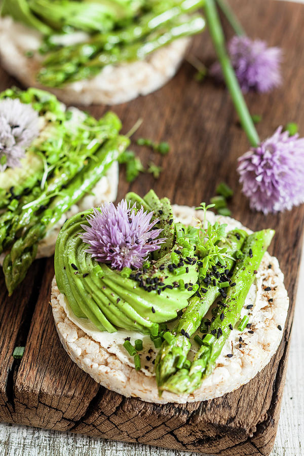 An Avocado Rose And Blanched Asparagus On Rice Crackers Photograph by Susan Brooks-dammann