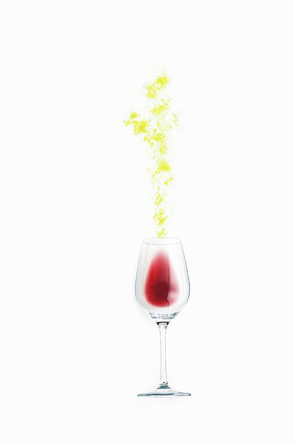 An Illustration Of Sulphate In Red Wine Photograph by Jalag / Michael Bernhardi