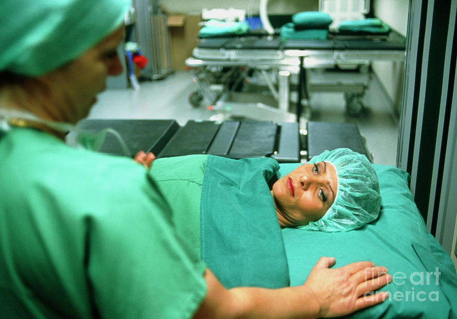 Anaesthetist With A Woman Before Breast Surgery Photograph By Mauro Fermariello Science Photo