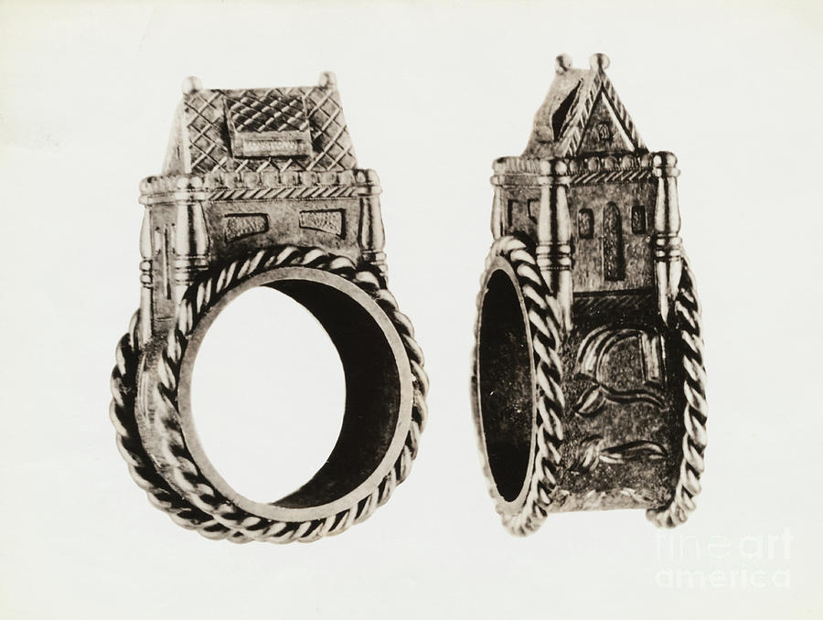 Angles Of Ancient Ring Photograph by Bettmann