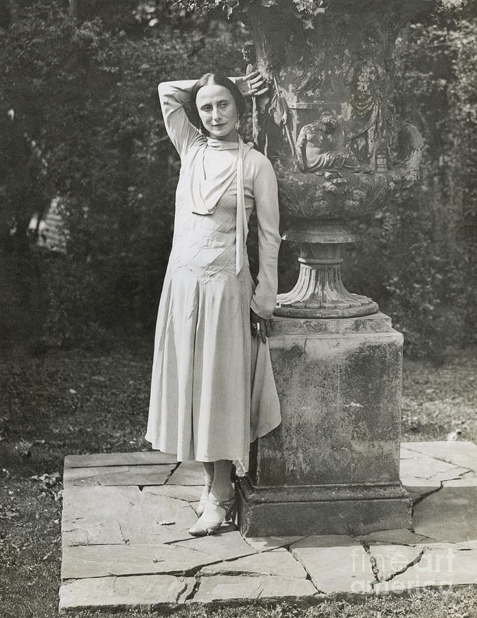 Anna Pavlova Beside Urn Photograph by Bettmann