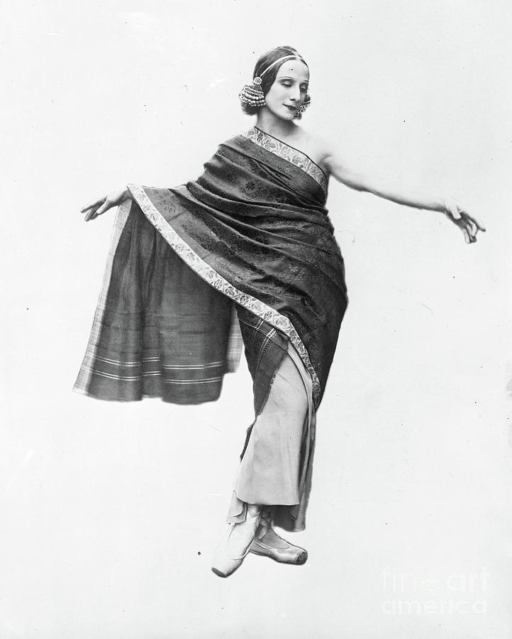 Anna Pavlova In Bombay India Photograph by Bettmann
