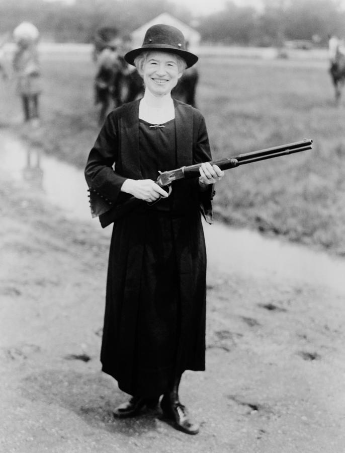 Annie Oakley Holding Rifle - 1922 Photograph by War Is Hell Store