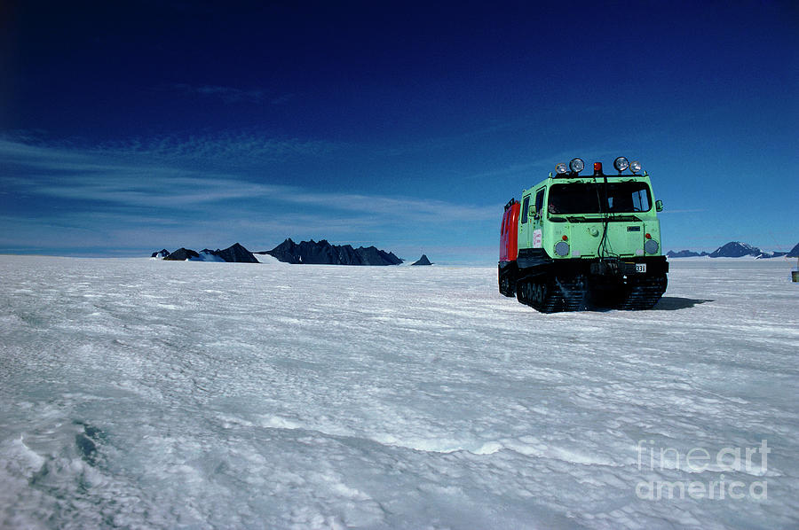 Mountain Photograph - Antarctic Vehicle by Chris Sattlberger/science Photo Library