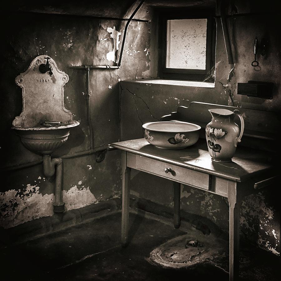 Castle Photograph - Antica Toilette by Raffaele Corte