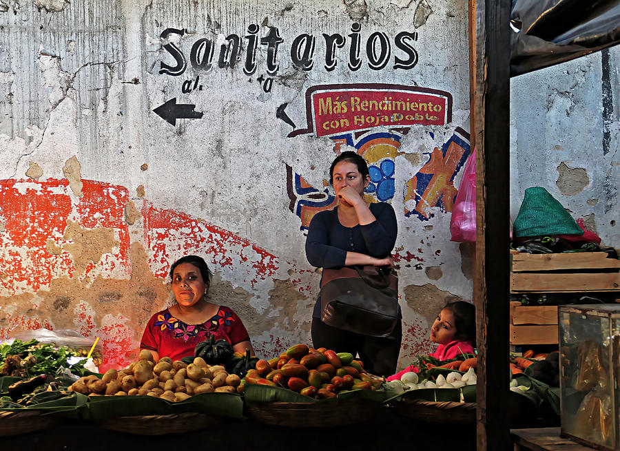 Street Photograph - Antigua, Mercado Central by Giorgio Pizzocaro