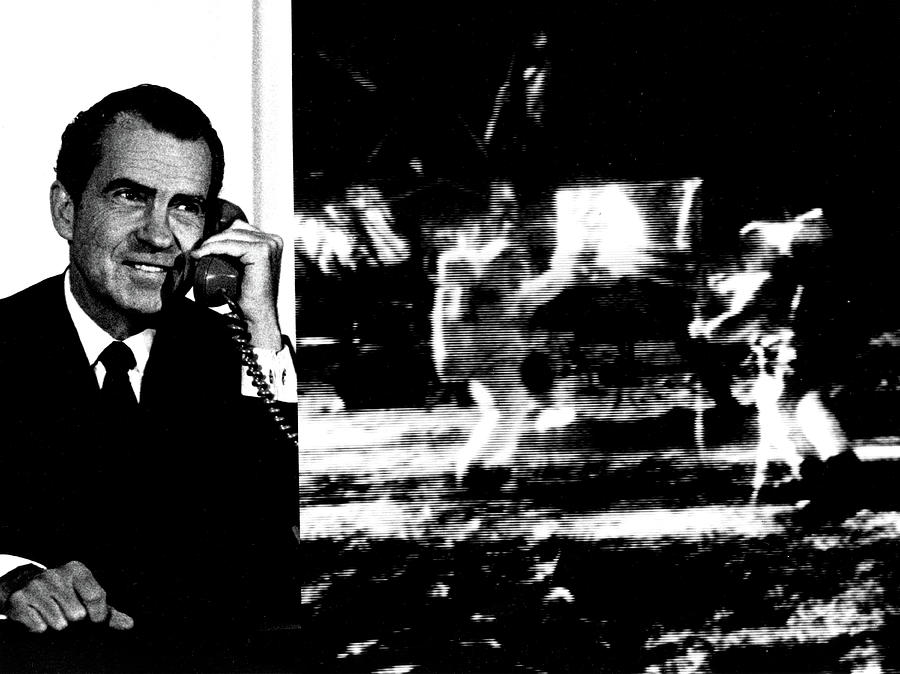 Richard Nixon Photograph - Apollo 11, President Nixon Talks by Science Source