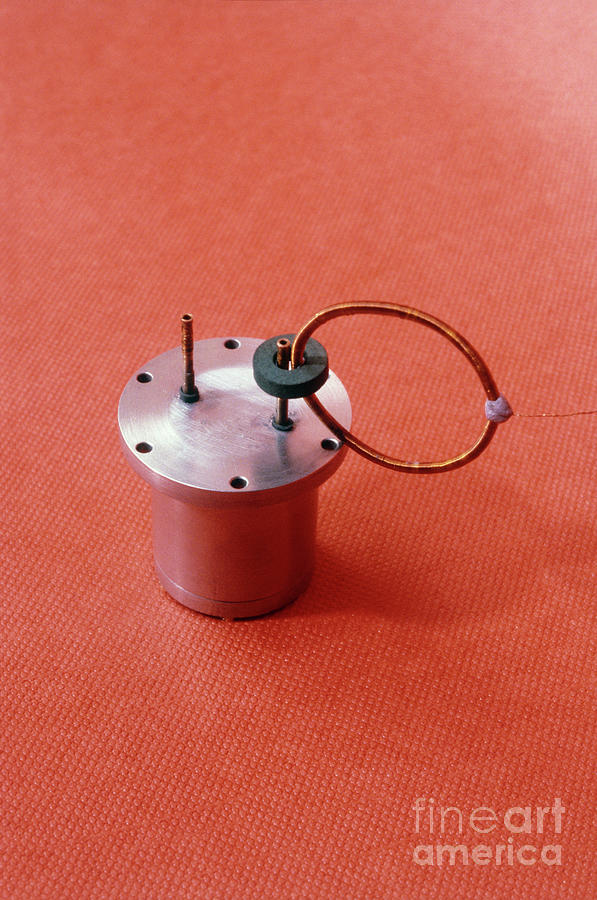 Superconductor Photograph - Apparatus To Measure Magnetic Flux Quantum by Low Temperature Group, Dept. Of Physics, University Of Birmingham/science Photo Library