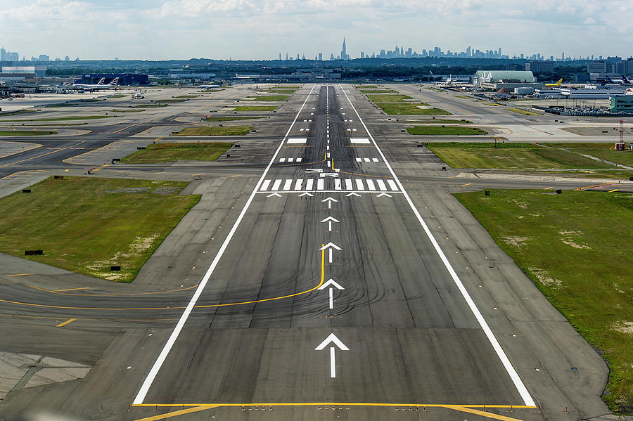 Approaching Runway 31r, John F. Kennedy Airport kjfk / Jfk, New York ...