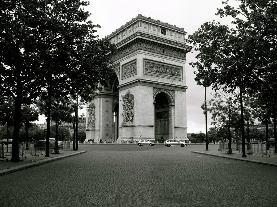 Arc de Triomphe BnW Photograph by Anna B Lim - Fine Art America