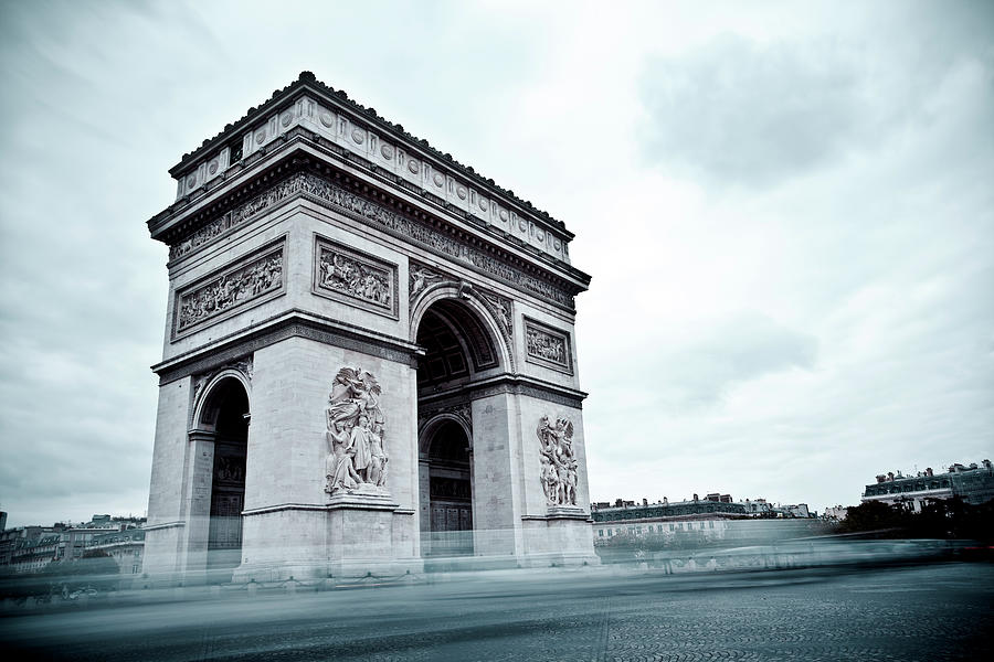Arc De Triomphe, Paris Photograph by Espiegle