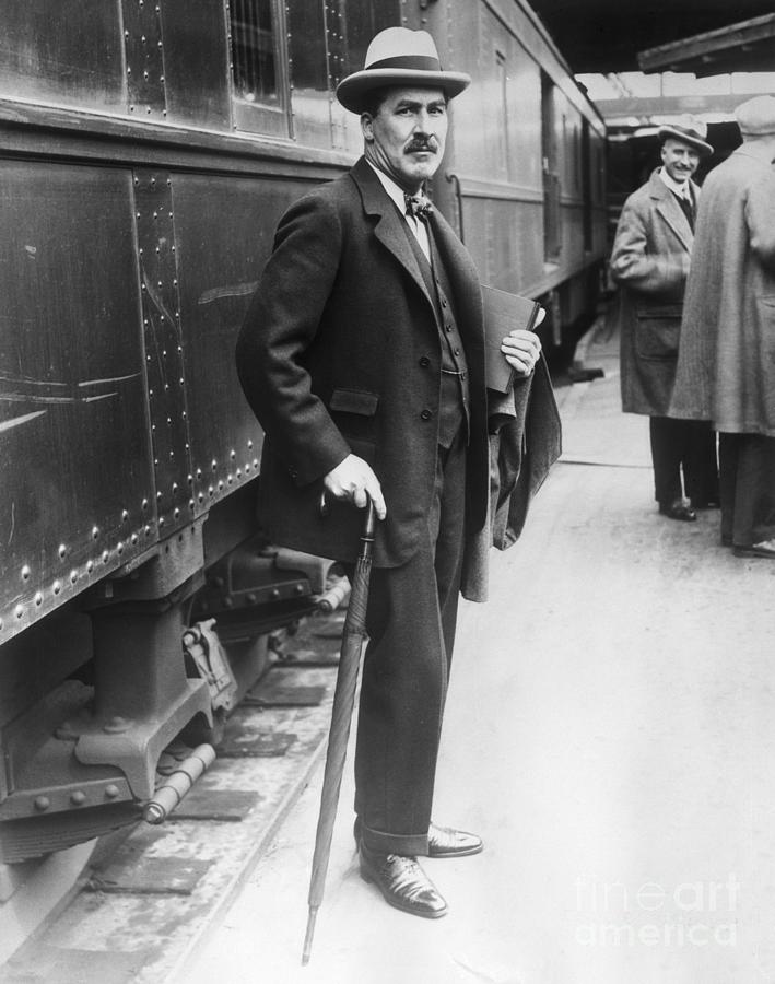 Archaeologist Howard Carter Photograph By Bettmann - Fine Art America