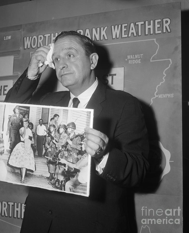 Arkansas Governor Objecting To Federal Photograph by Bettmann