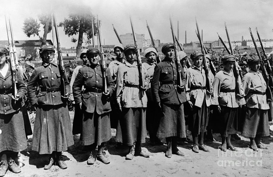 Armed Polish Women Standing At Attention Photograph by Bettmann
