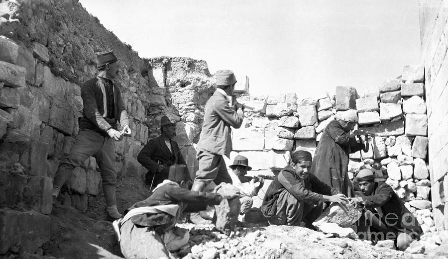 Armenians Battle Crouched Behind Walls Photograph by Bettmann