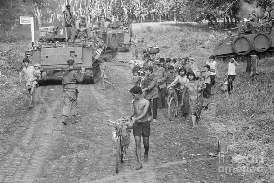 Army Tank & Group Of Cambodian Refugees Photograph by Bettmann