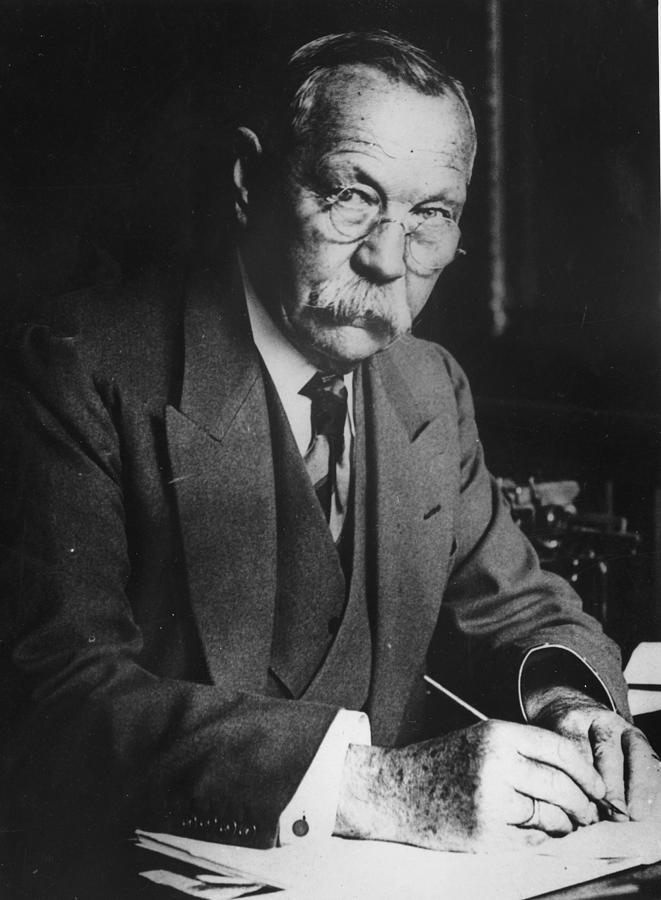 Arthur Conan Doyle Photograph by Keystone