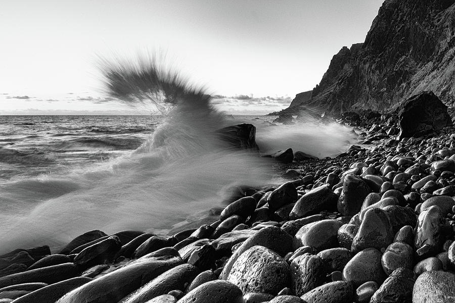 Black And White Photograph - Artistic wave by Hans Partes