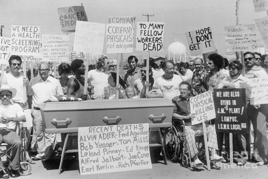 Asbestos Workers Protesting Photograph by Bettmann
