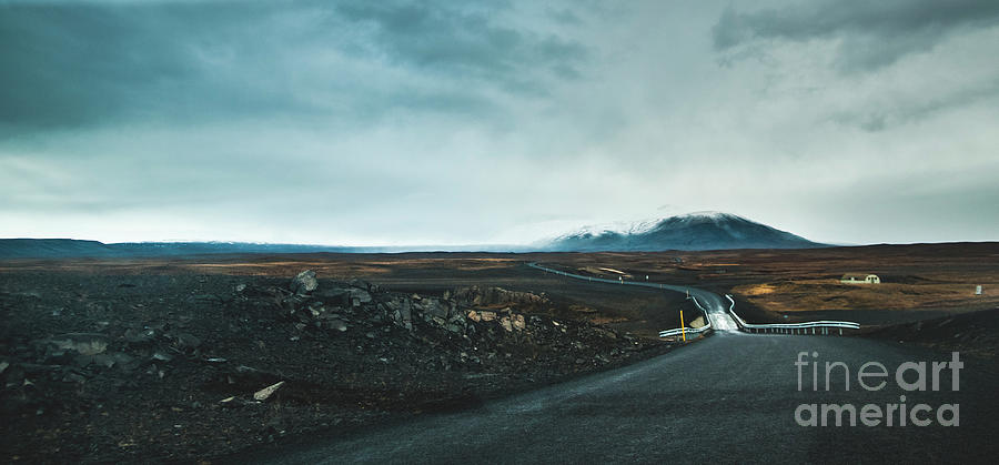 Asphalt mountain roads crossing dangerous Icelandic passes during a trip. Photograph by Joaquin Corbalan