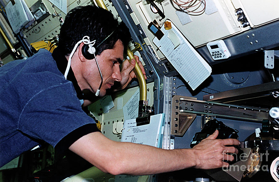 Astronaut Experiments On Board Shuttle Spacelab Photograph by Nasa/science Photo Library