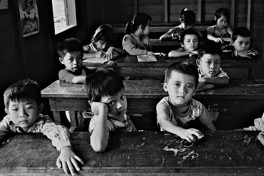 Black And White Photograph - At School by Shinjiisobe