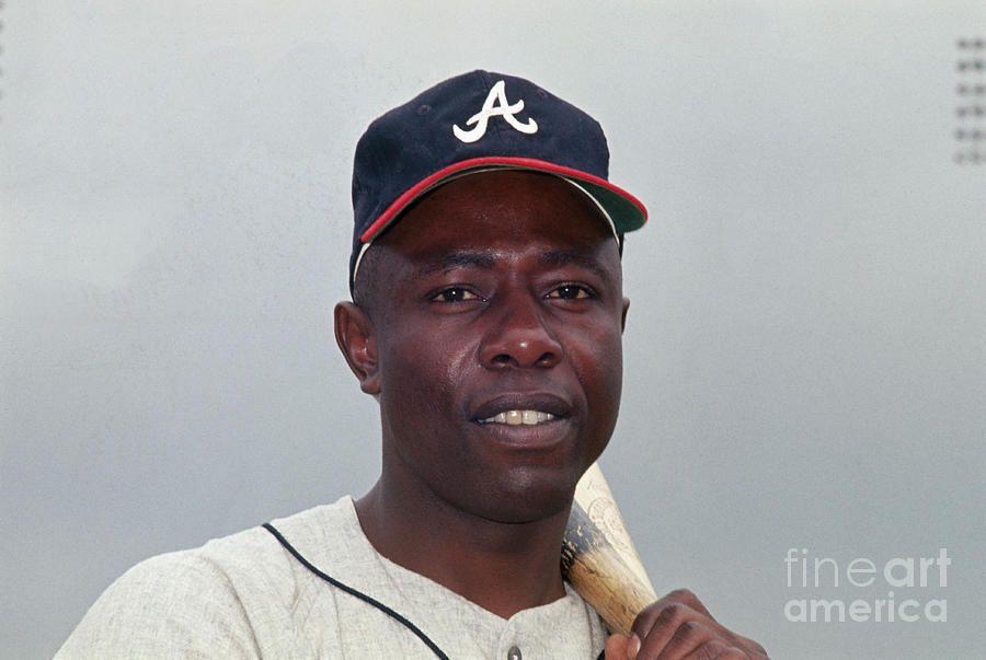 Atlanta Braves Outfielder Hank Aaron Photograph by Bettmann