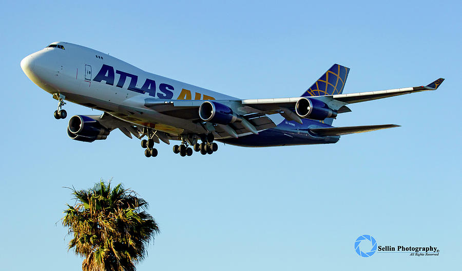 Atlas Air Final Approach Photograph by Frank Sellin