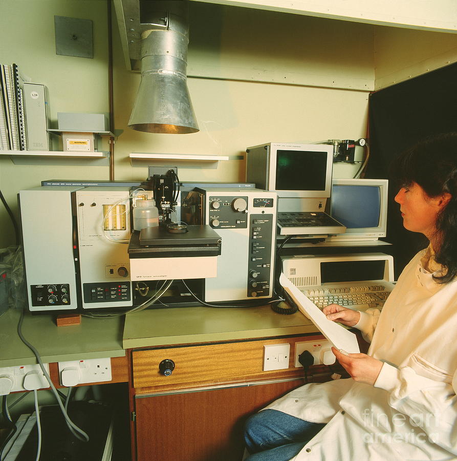 Atomic Absorption Spectroscopy Photograph by Simon Fraser/science Photo Library