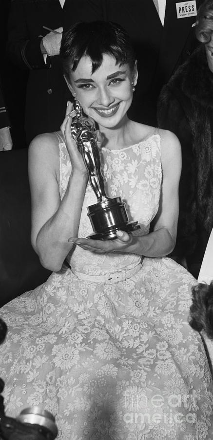 Audrey Hepburn Holding Oscar Photograph by Bettmann