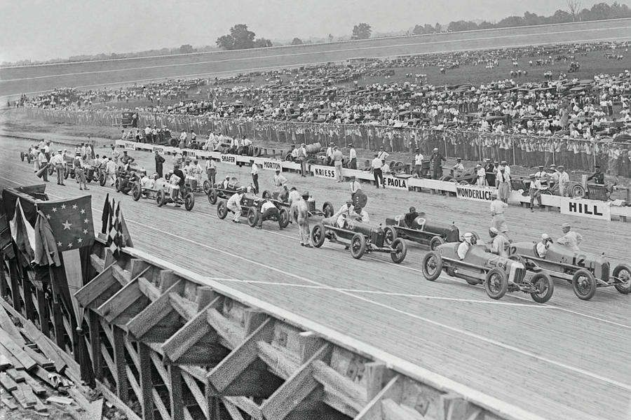 Auto racers at Speedway line up at starting line to begin the race. Painting by Unknown