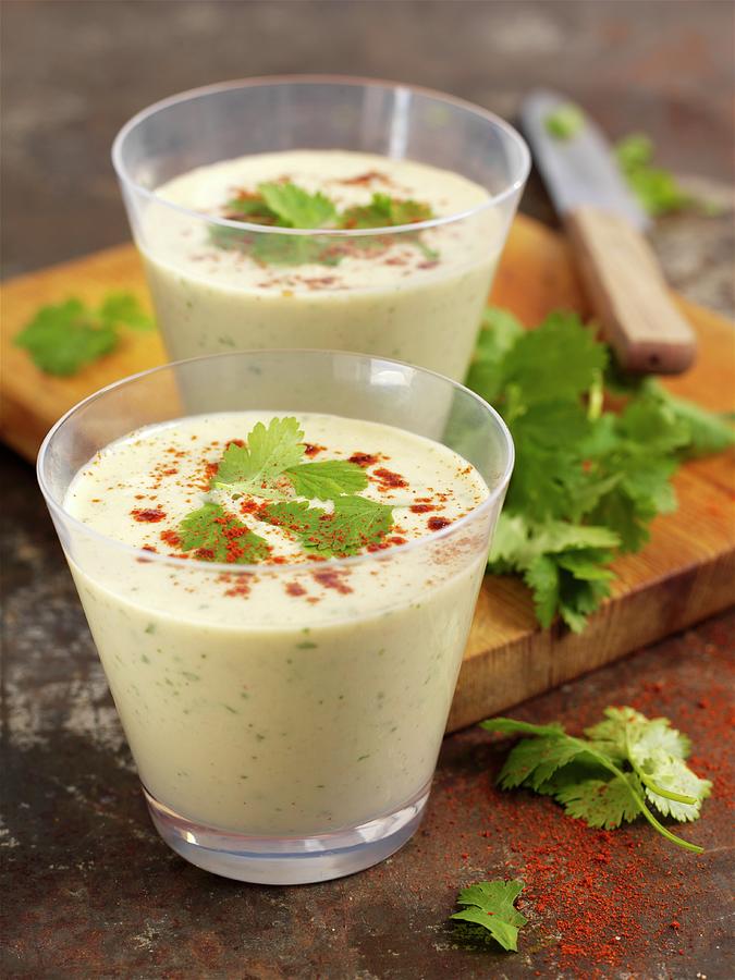Avocado And Cucumber Smoothies With Peanuts And Coriander Leaves