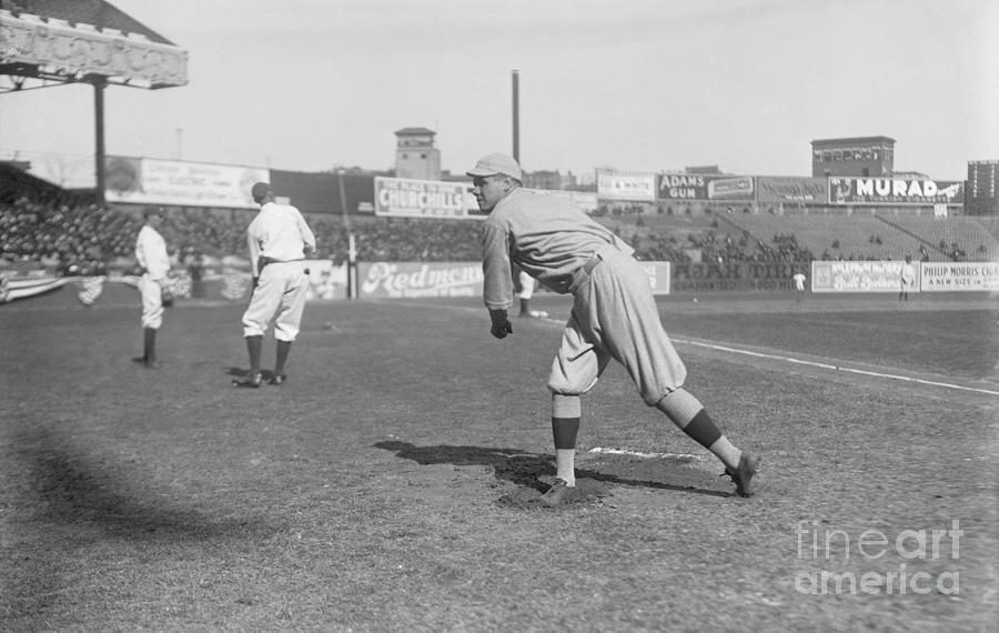 Babe Ruth Pitching Photograph by Bettmann