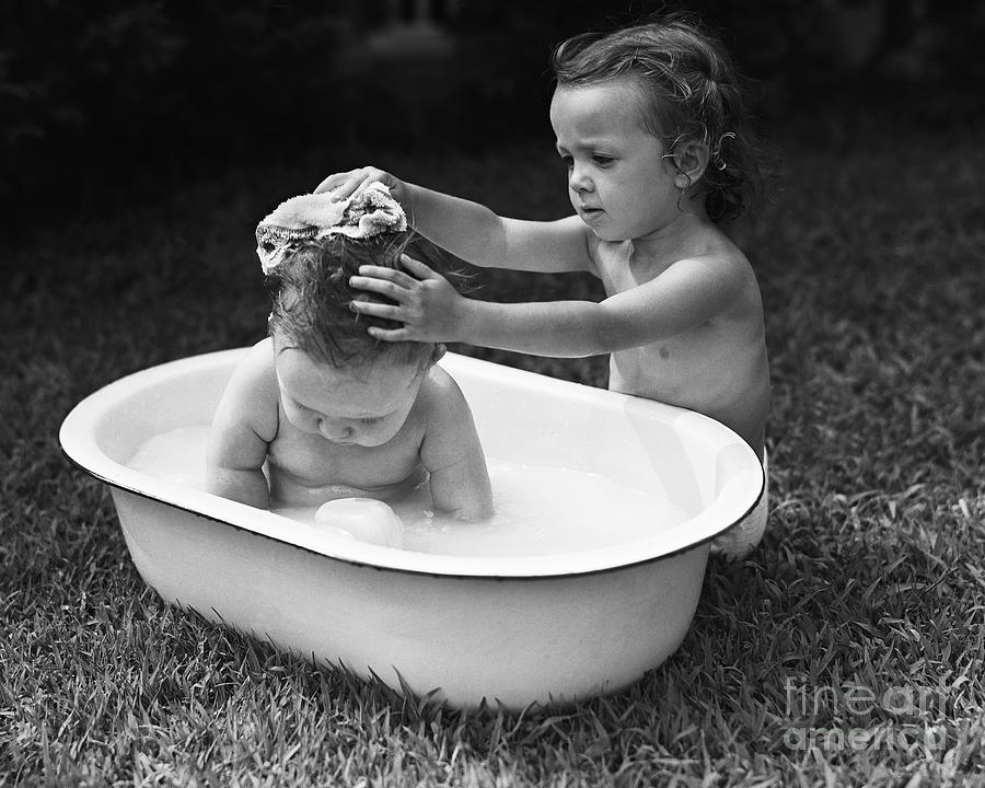 Baby Siblings Taking A Bath Photograph by Bettmann