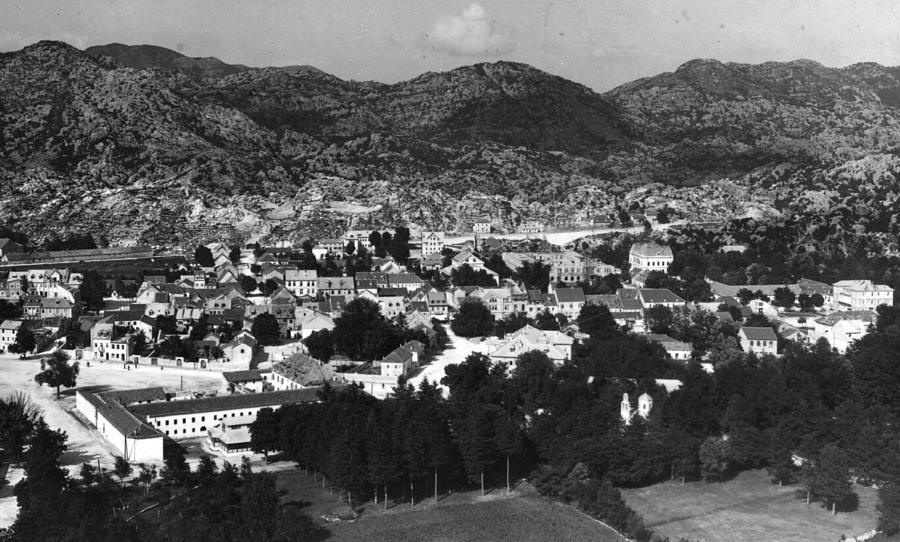 Balkan Town Photograph by Hulton Archive