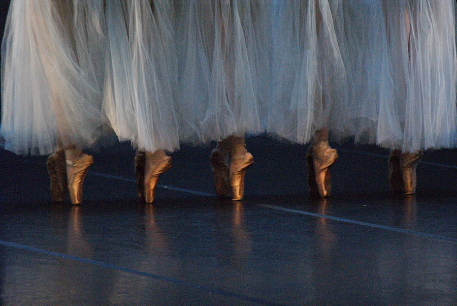 Ballet Dancers On Toe Photograph by Jose Fernando Ogura/curitiba/brazil