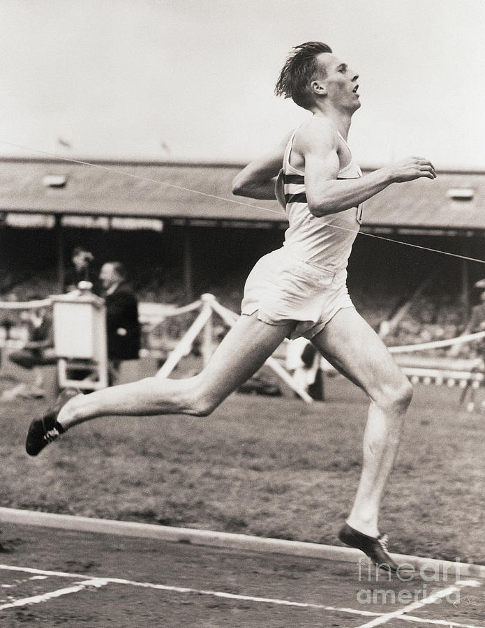 Bannister Winning The One Mile Race Photograph by Bettmann