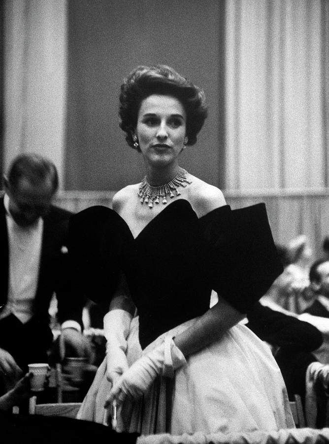 Socialite Photograph - Barbara Cushing by Alfred Eisenstaedt
