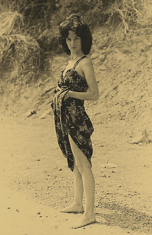 Woman Photograph - Barefoot Contessa by Geoff Jewett