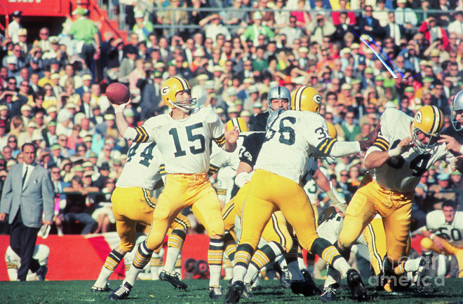 Bart Starr Passing The Ball Photograph by Bettmann Bart Starr Passing The Ball Photograph by Bettmann