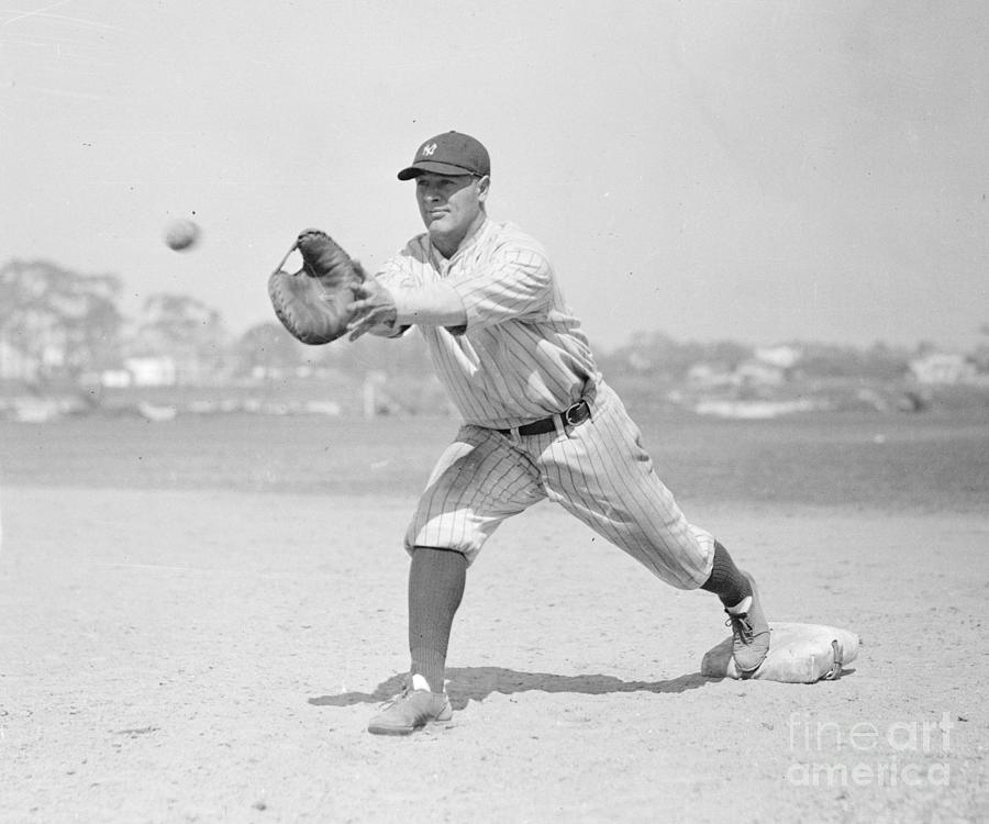 Baseball Player Lou Gehrig Catching Ball Photograph by Bettmann