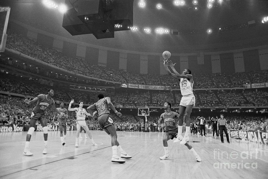 Basketball - Ncaa Tournament - North Photograph by Bettmann Basketball - Ncaa Tournament - North Photograph by Bettmann