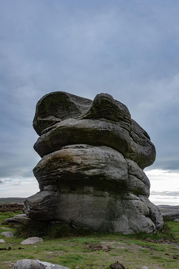 Baslow Edge Eagle Stone Photograph by Scott Lyons